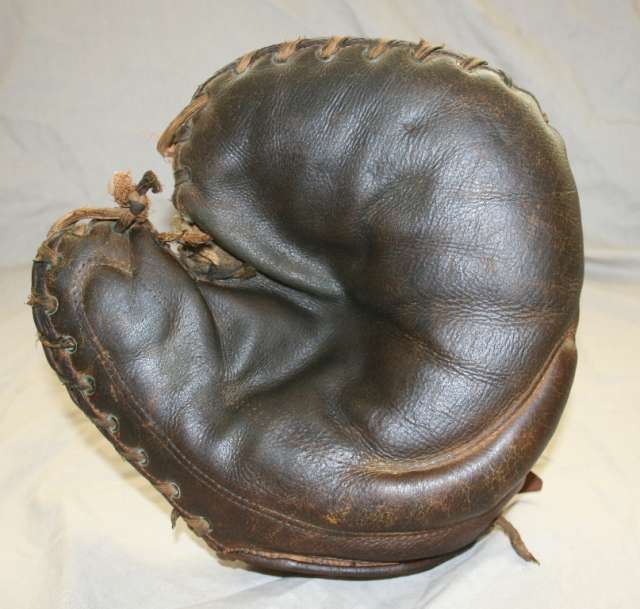 Early 1900's Wright & Ditson Crescent Mitt Front